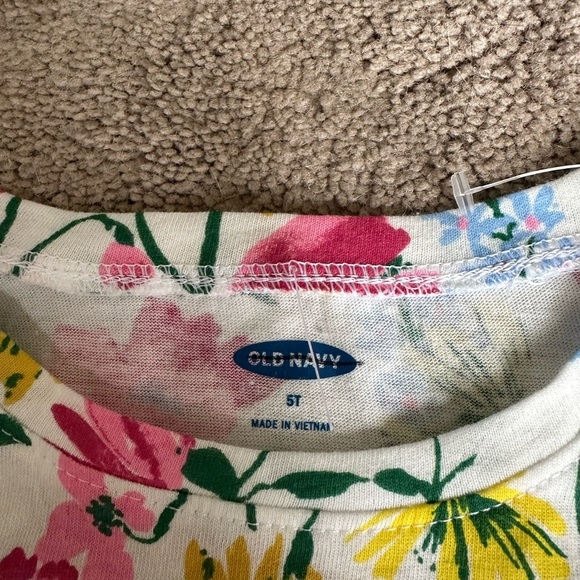 Girls Old Navy floral shirt 5t nwt - Picture 2 of 2